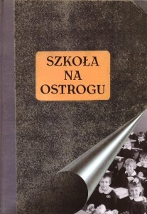 SZKOŁA NA OSTROGU, PRACA ZBIOROWA